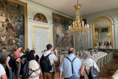 Les touristes admirent le château de Rambouillet - Agrandir l'image 3 sur 5, fenêtre modale