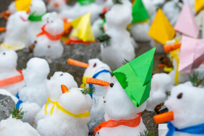 Exposition de bonhommes de neige déguisés - Agrandir l'image 2 sur 7, fenêtre modale