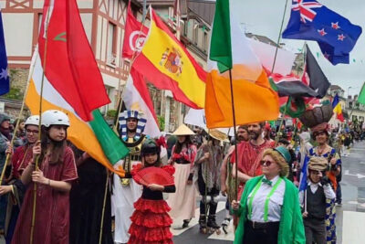 Défilé du corso fleuri - Agrandir l'image 7 sur 12, fenêtre modale