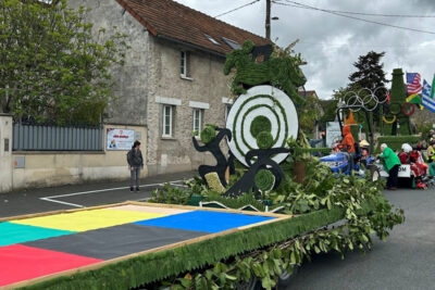 Défilé du corso fleuri - Agrandir l'image 12 sur 12, fenêtre modale