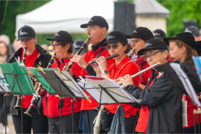 Défilé de l'orchestre - Agrandir l'image 11 sur 12, fenêtre modale