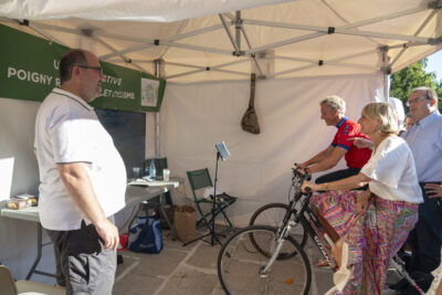 Madame le Maire essaye les animations.  - Agrandir l'image 2 sur 7, fenêtre modale