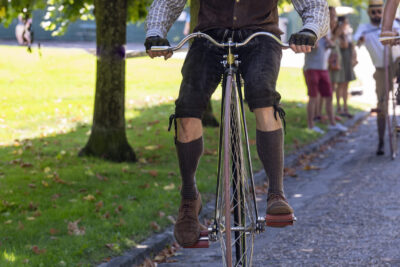 Défilé des cyclistes  - Agrandir l'image 3 sur 7, fenêtre modale