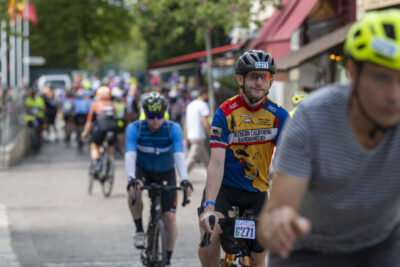 Défilé des cyclistes  - Agrandir l'image 4 sur 7, fenêtre modale