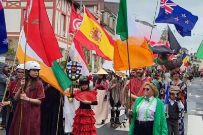Défilé du corso fleuri - Agrandir l'image 7 sur 12, fenêtre modale