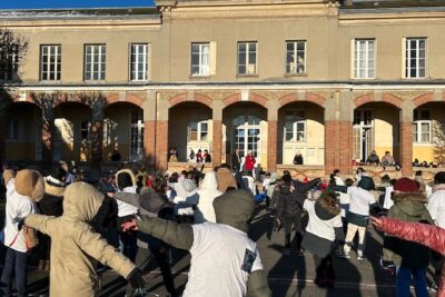 Des enfants qui dansent - Agrandir l'image 2 sur 5, fenêtre modale