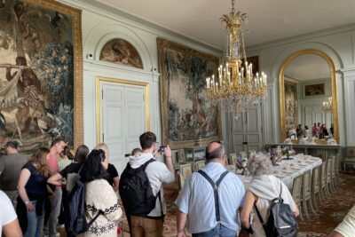 Les touristes admirent le château de Rambouillet - Agrandir l'image 3 sur 5, fenêtre modale