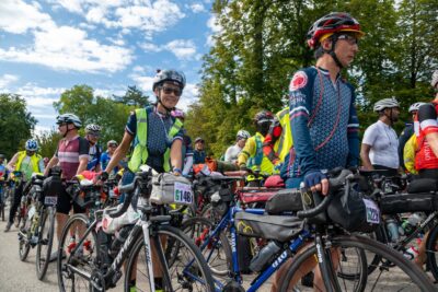 Défilé des cyclistes  - Agrandir l'image 1 sur 7, fenêtre modale